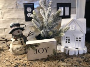 Holiday Kitchen decor on over 50 Feeling 40