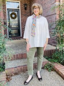Pamela Lutrell wearing a flattering cargo pant style on over 50 feeling 40